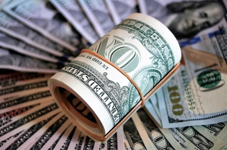 Вартість 100 доларів: прогноз банкіра на жовтень 2025 року