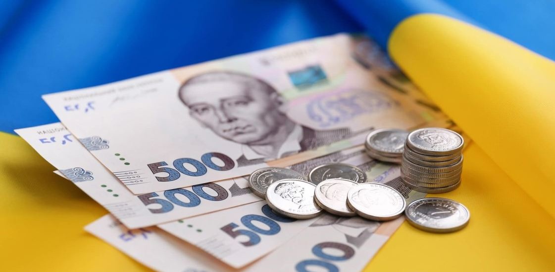 Чиновникам в Україні хочуть знизити зарплати: у Раді зробили заяву