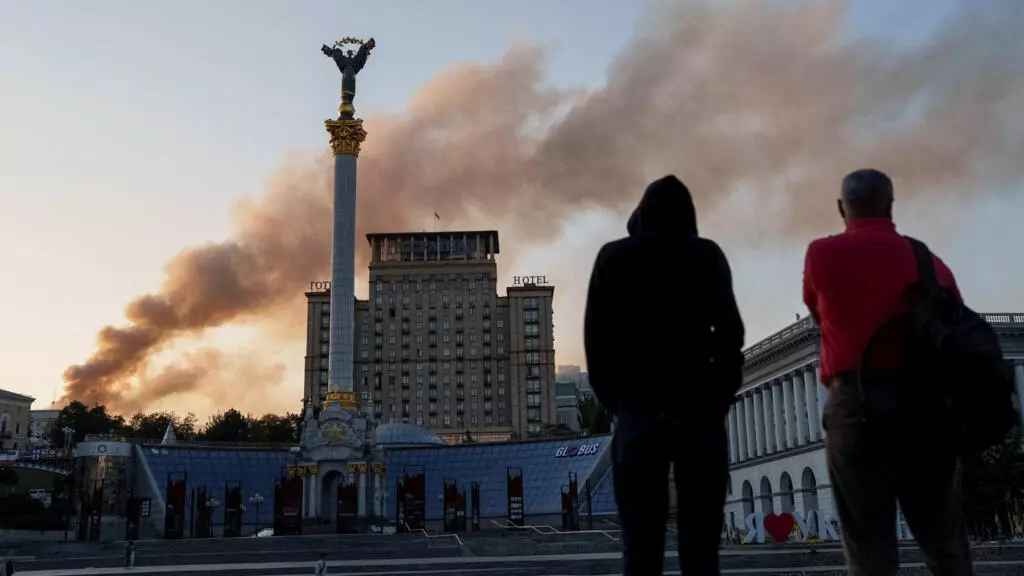 Нема з ким познайомитися: куди зникли чоловіки з вулиць українських міст