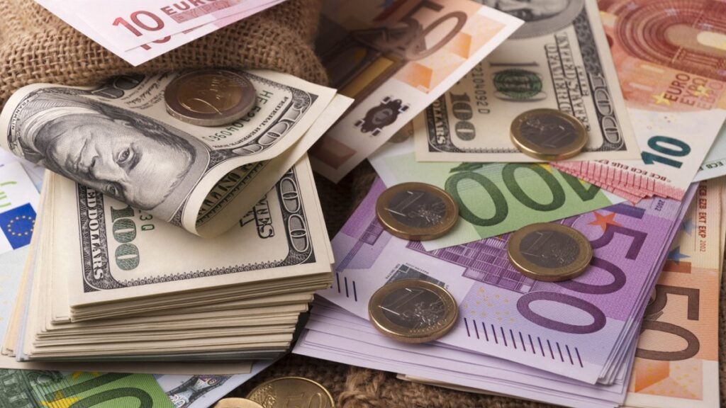 Вартість долара та євро: який сьогодні курс в обмінниках