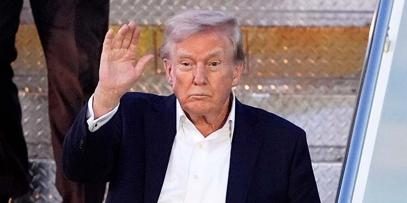 "Теряет связь с реальностью": странное поведение Трампа вызывает обеспокоенность, - The Guardian