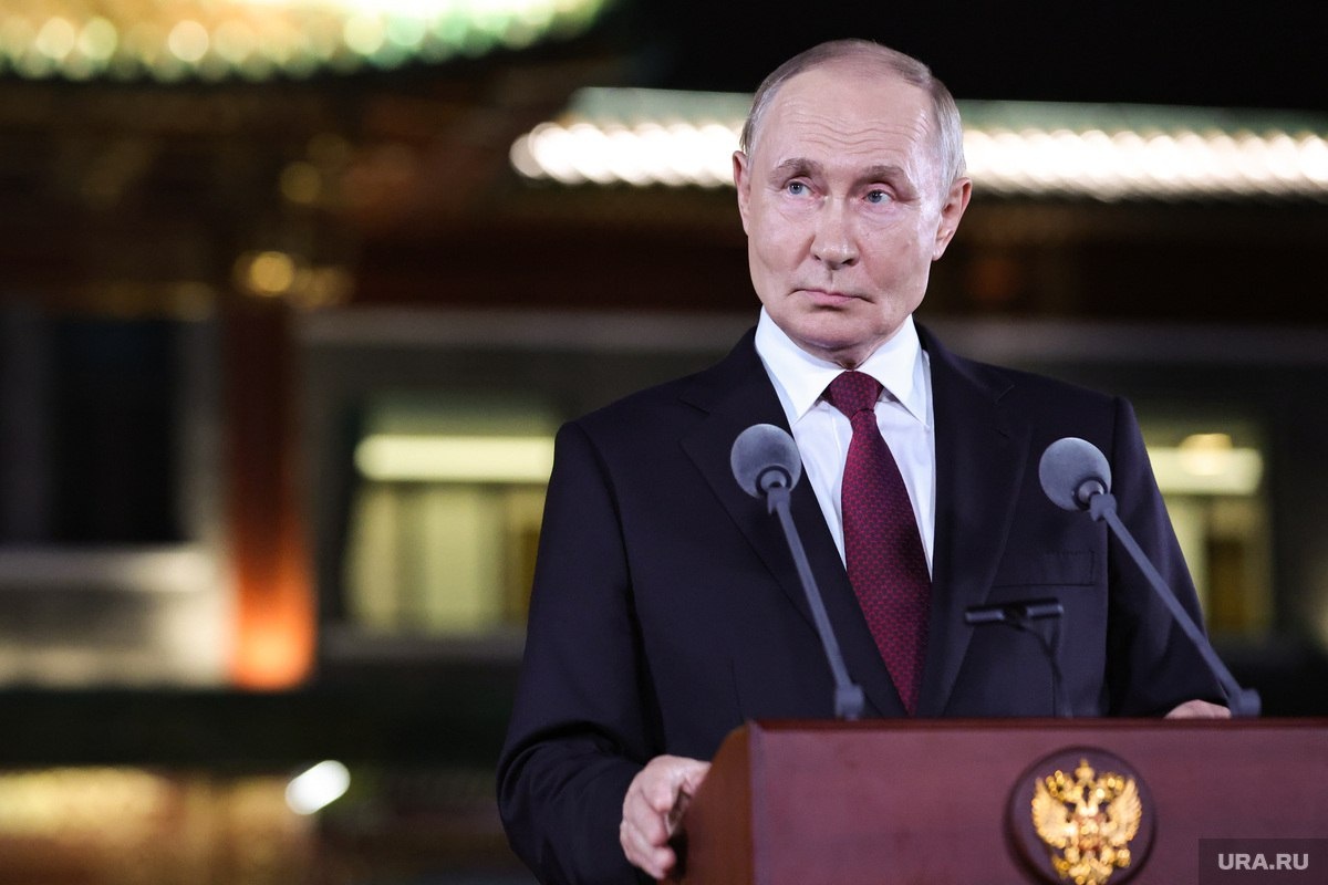 Путін мріє про вічне життя, - Le Monde