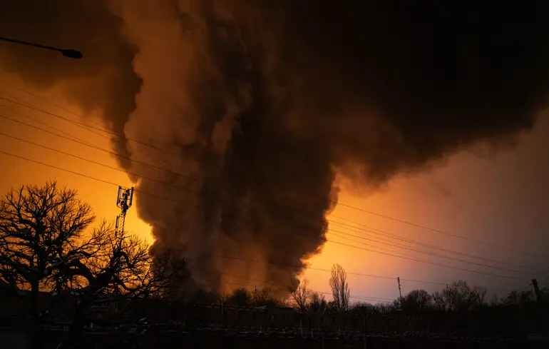 Масовані обстріли знищили понад 60% видобутку газу в Україні – Bloomberg