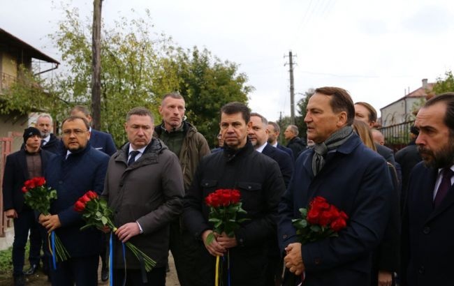 Сікорський прибув із робочим візитом в Україну
