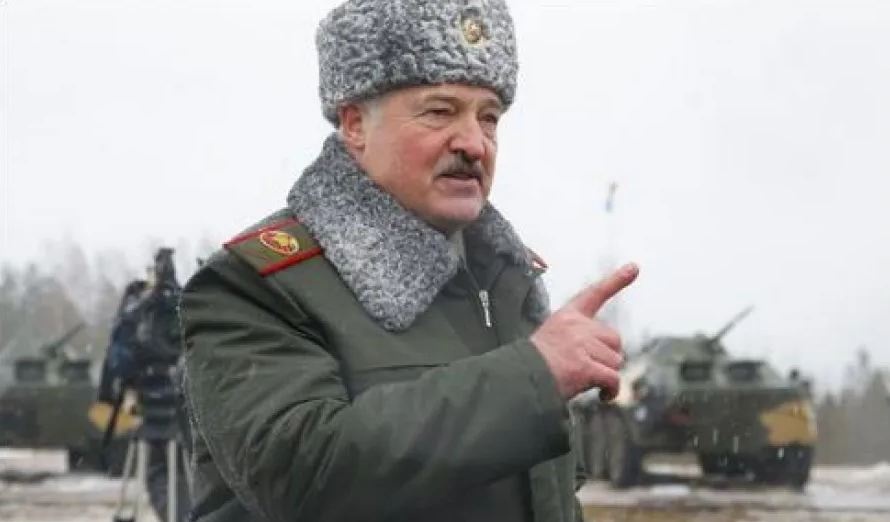 Лукашенко привел вооруженные силы Беларуси в высшую степень боевой готовности