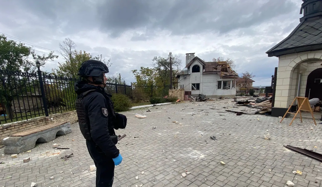 Росіяни скинули бомбу на територію храму в Донецькій області: є загиблі та поранені