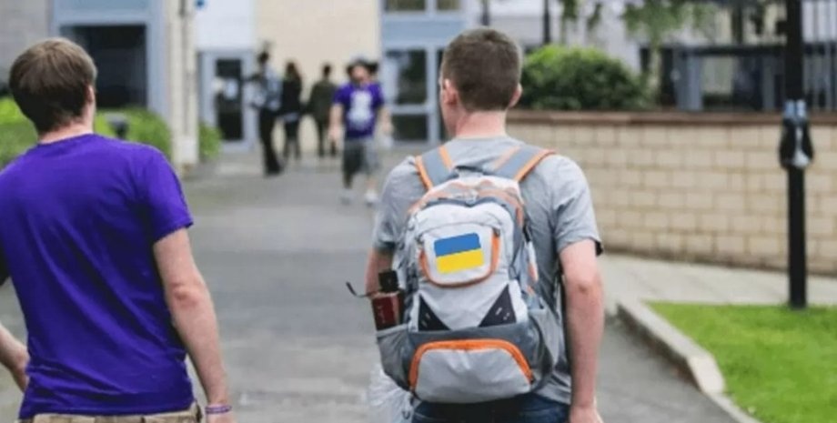 "Мы не видим критического оттока": в Кабмине уточнили, массово ли молодежь выезжает за границу