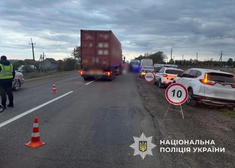 Вантажівка протаранила мобільний блокпост під Одесою, є загиблі
