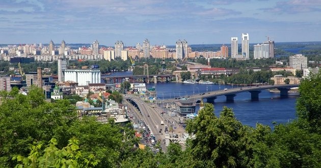 У Києві під час тривоги перекриватимуть рух одним з мостів: деталі