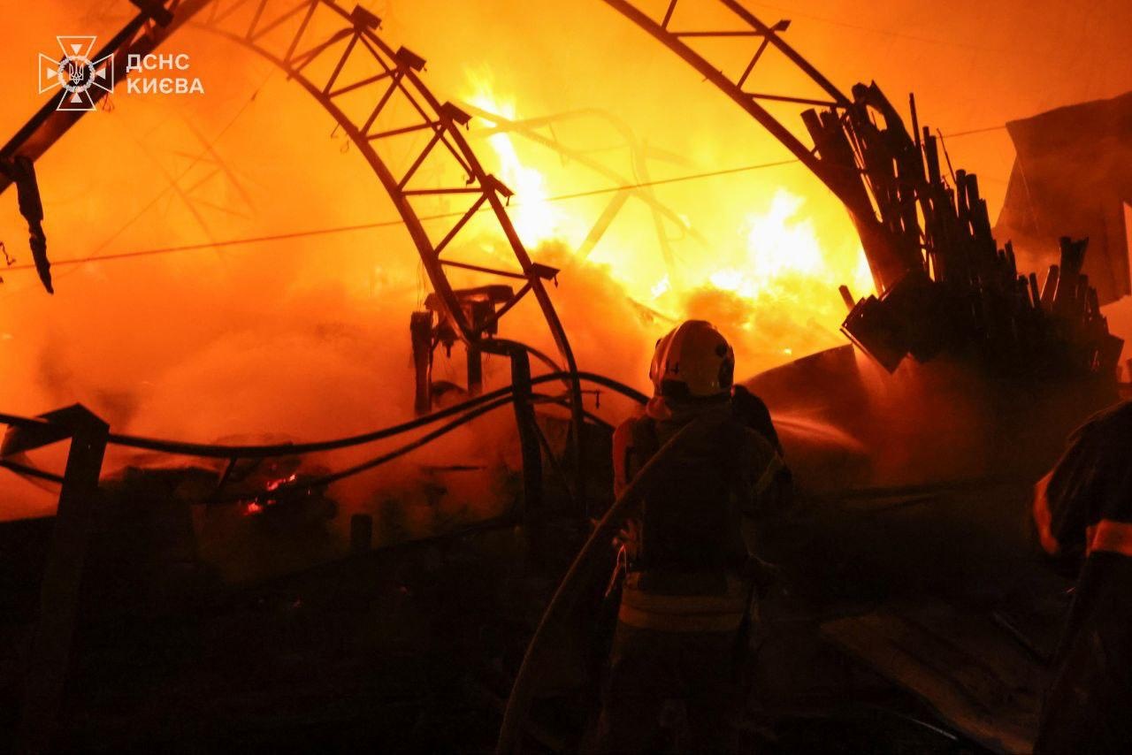 Росіяни знову атакували Київ ударними дронами, травмовано семеро людей