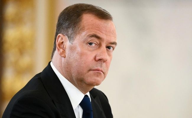 "Встав на стежку війни": Медведєв розкритикував Трампа за нові санкції