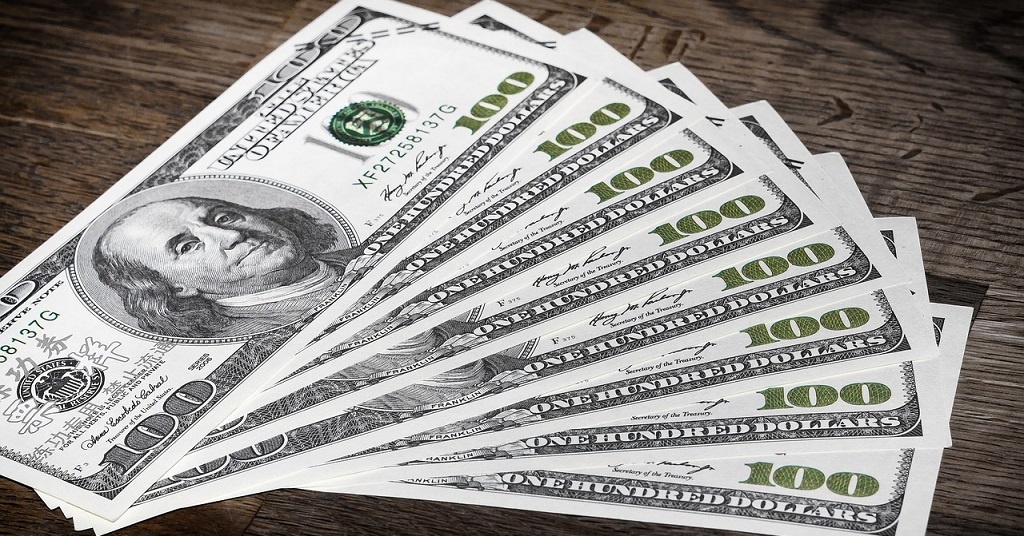 Долар на світових біржах падає на тлі візиту Трампа до країн Азії