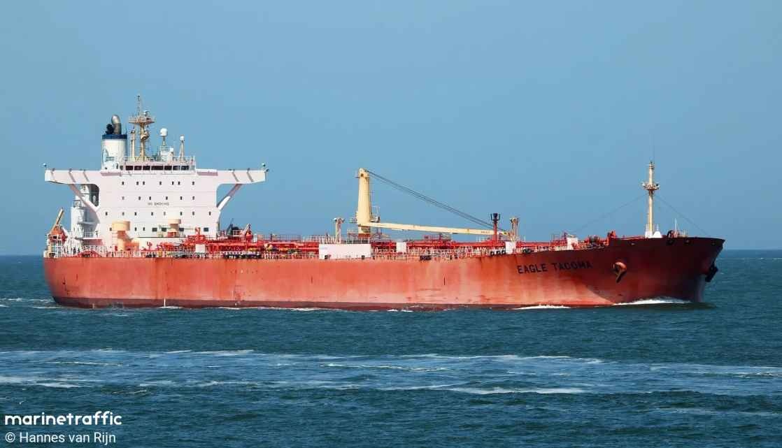 Танкер с сотнями тысяч баррелей российской нефти не дошел до Индии