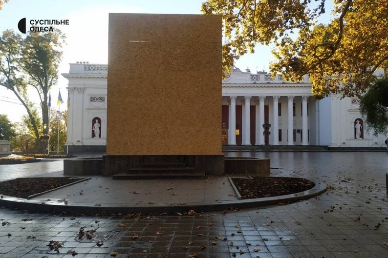 В Одесі за рішенням ОВА від очей городян сховали пам'ятник Пушкіну