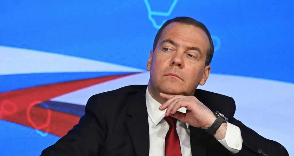 Бельгийский министр ответил Медведеву словами Селены Гомес