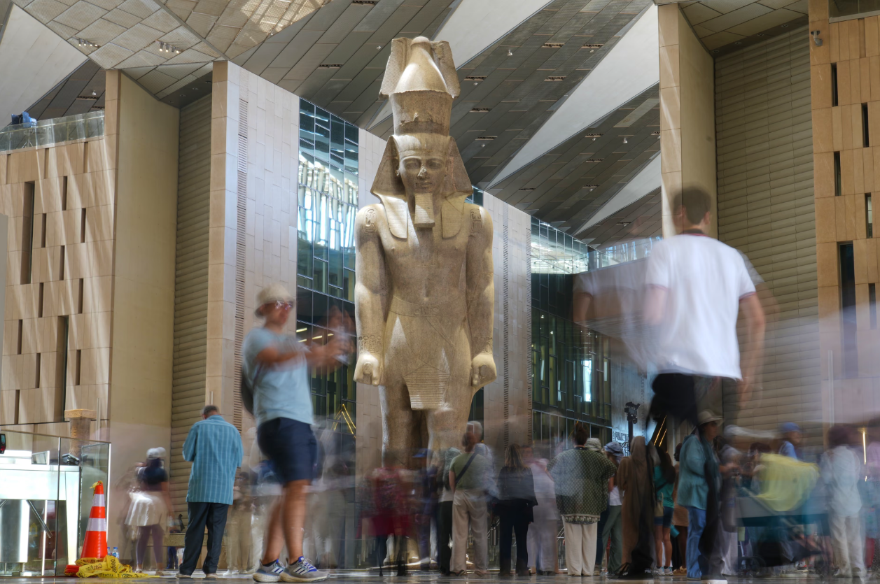 Около пирамид в Гизе открывается Большой Египетский музей: строительство заняло более 20 лет