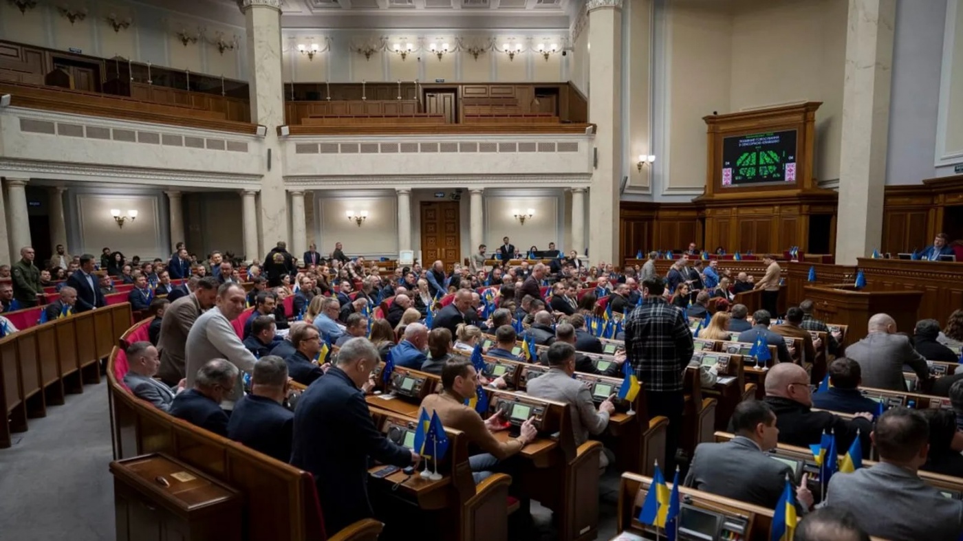 Рада на прохання Кабміну знімає з розгляду законопроект щодо зняття захисту з російської мови
