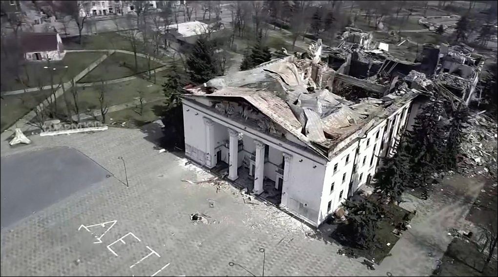 Окупанти готуються відкрити драмтеатр у Маріуполі, де загинуло багато людей