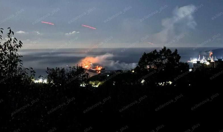 Загорівся корабель і не тільки: подробиці удару по порту в Туапсе