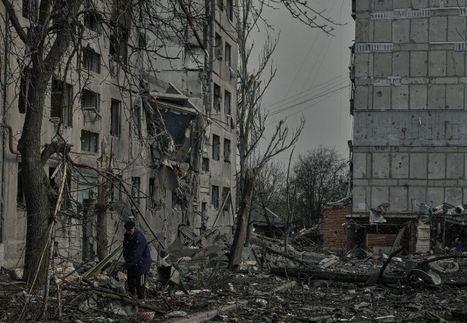 Ситуація у Покровську: місто протримається лічені дні, а далі можливий "ефект доміно" - Le Monde