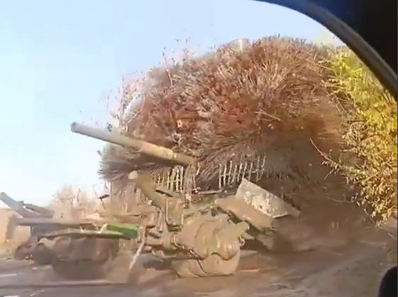 "Не проехал и 10 км": россияне жалуются на поломки своих танков-ежей