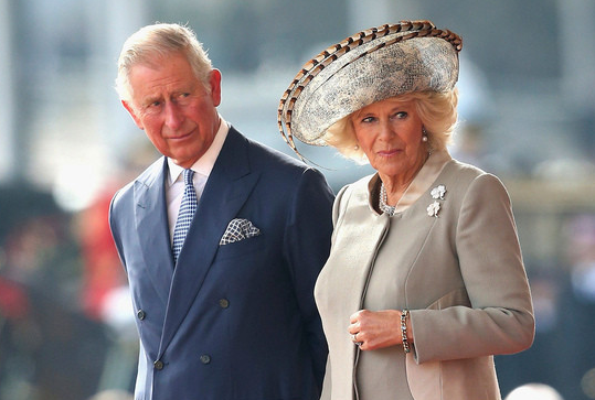 У королевы Камиллы на автозаправке украли сумку с драгоценностями