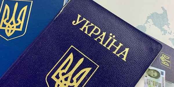 Названо країни, громадяни яких зможуть отримати український паспорт