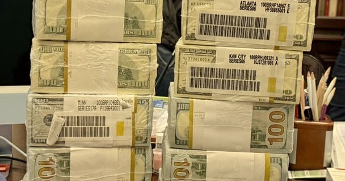 Коррупция в энергетике: кто из фигурантов дела во время задержания уничтожал доказательства