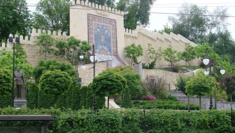 Азербайджан відреагував на пошкодження свого посольства в Києві внаслідок атаки Росії