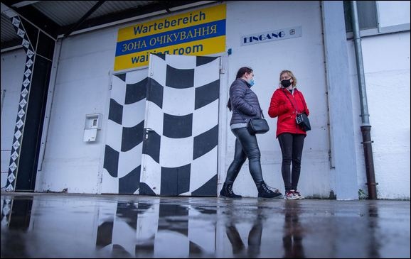 В Германии сократят выплаты украинским беженцам: кто в зоне риска