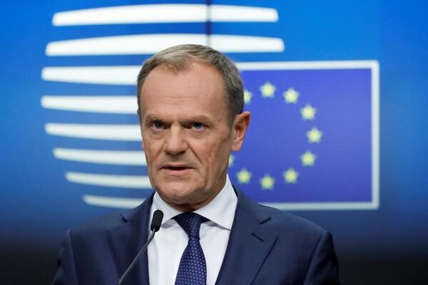 Туск про корупційний скандал в Україні: це ускладнює підтримку у війні