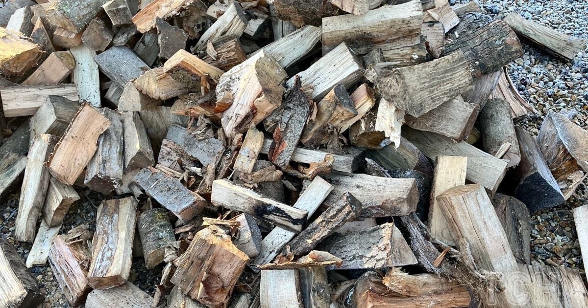 В Украине из-за резкого увеличения спроса выросли цены на дрова