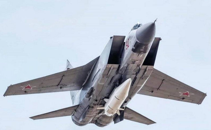 "Впустили вісім бомб": росіяни скаржаться на атаки своєї авіації