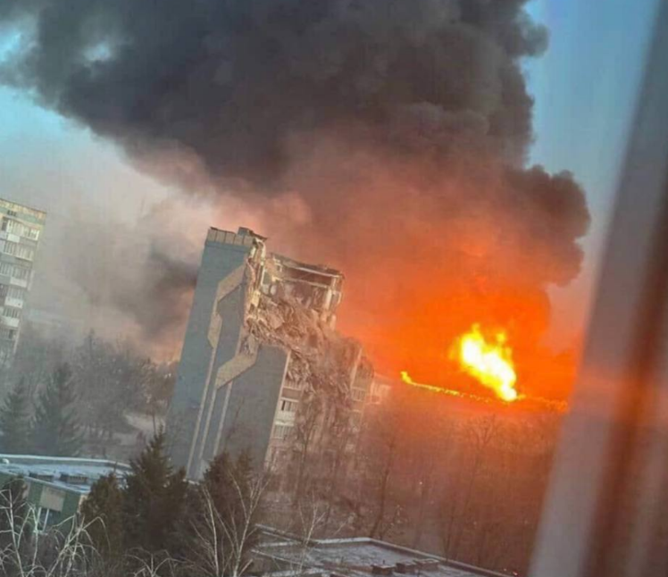 РФ ударила по житлових багатоповерхівках у Тернополі, третину одного з будинків зруйновано