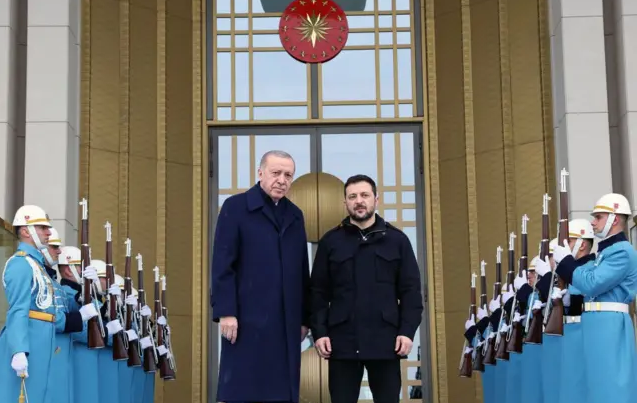 Зеленский заинтриговал активизацией мирных процессов: война должна завершиться