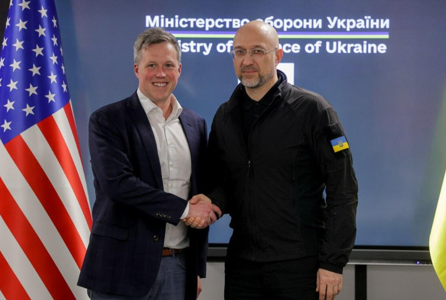 Изучает ситуацию: в WP поделились деталями визита министра Сухопутных войск США в Киев