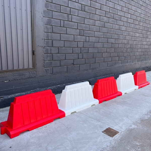 «Дорожные блоки из полиэтилена — современное решение для безопасности»