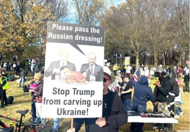 В Вашингтоне протестующие требовали импичмента Трампа, в частности из-за Украины