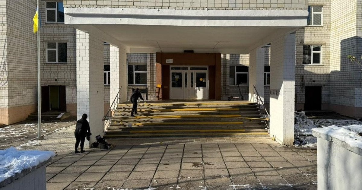 Батьки учнів влаштували стрілянину у дворі львівської школи