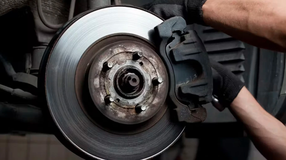 Какой звук тормозных колодок говорит об их срочной замене