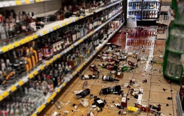 Киянин влаштував погром у алкогольному відділі магазину