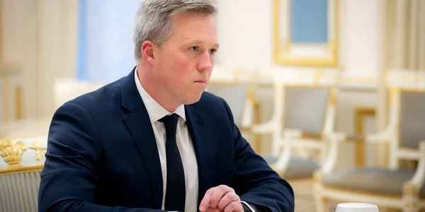 Министр Сухопутных войск США провел переговоры с российской делегацией по мирному процессу