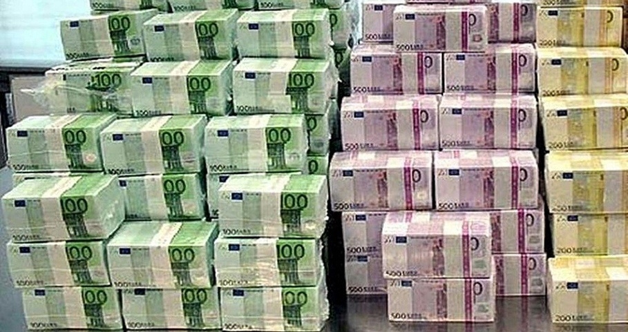 Европа должна сама решить судьбу замороженных российских активов, - Макрон