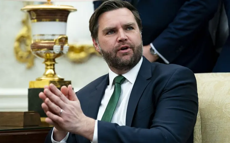 "Проявите пыл к своей стране": Вэнс поссорился с критиками плана Трампа по Украине