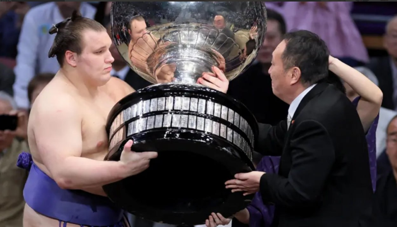 Украинский сумоист получил престижный титул - озэки