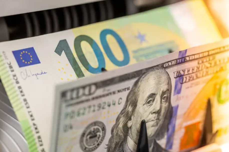 В банках и обменниках подешевела валюта: какой курс сегодня