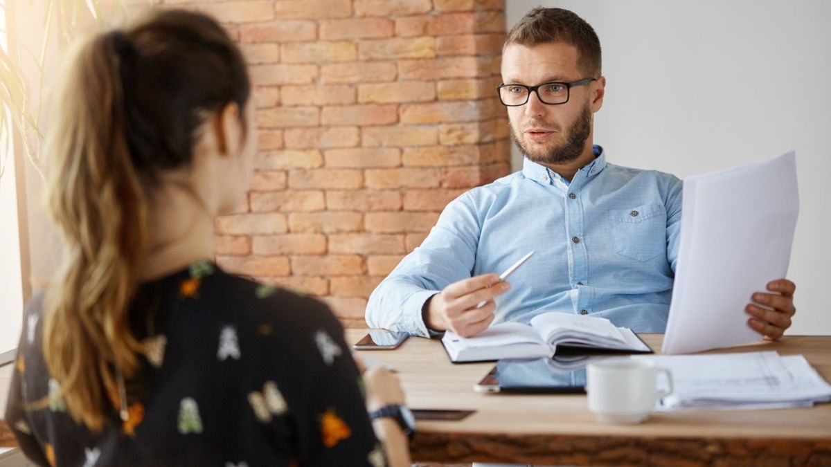 Багато професій зникають з ринку праці: кому тепер важко знайти роботу в Україні