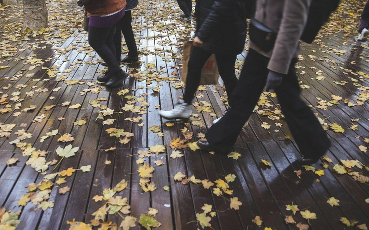 Прохлада и дожди: синоптик удивила погодой на выходные