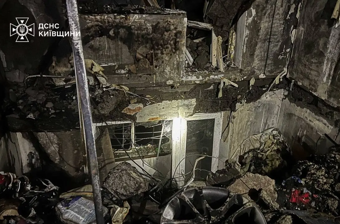 Знесло два поверхи: ДСНС показала наслідки удару по будинку в Броварах