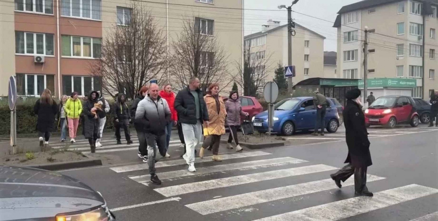 Жители села под Киевом вышли на акцию протеста против застройщика